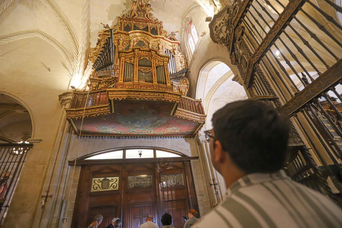 Imagen del órgano de la Catedral de Orihuela durante su desmontaje para restaurarlo