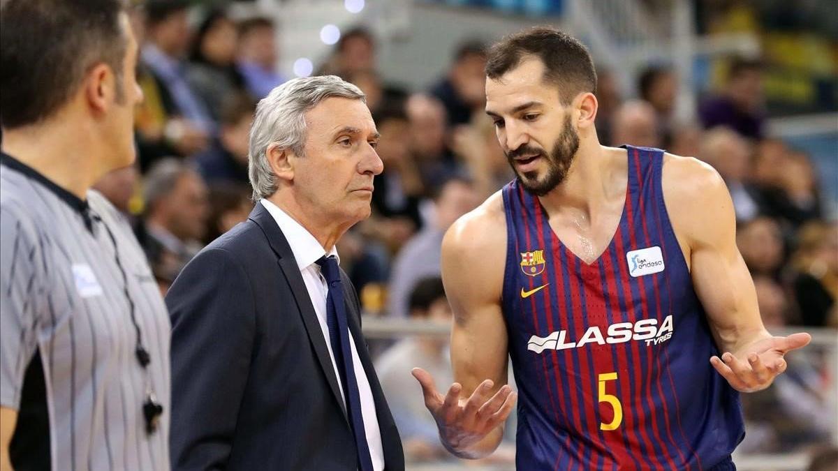 Pau Ribas conversa con Pesic en un reciente encuentro del Barça