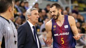 Pau Ribas conversa con Pesic en un reciente encuentro del Barça