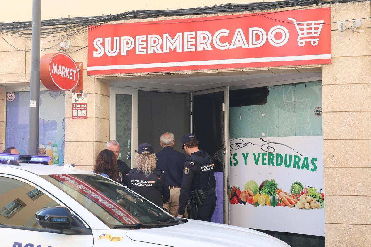 Todas las imágenes del desalojo en el local de Ibiza Todas las imágenes del desalojo en el local de Ibiza