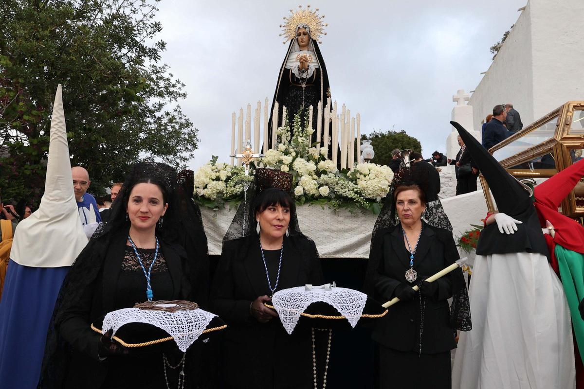 Las mejores imágenes de la procesión del Santo Entierro del Viernes Santo en Santa Eulària