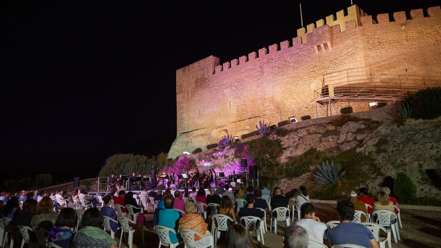 El Festival Internacional de Guitarra de Petrer reúne a 80 músicos en 22 conciertos