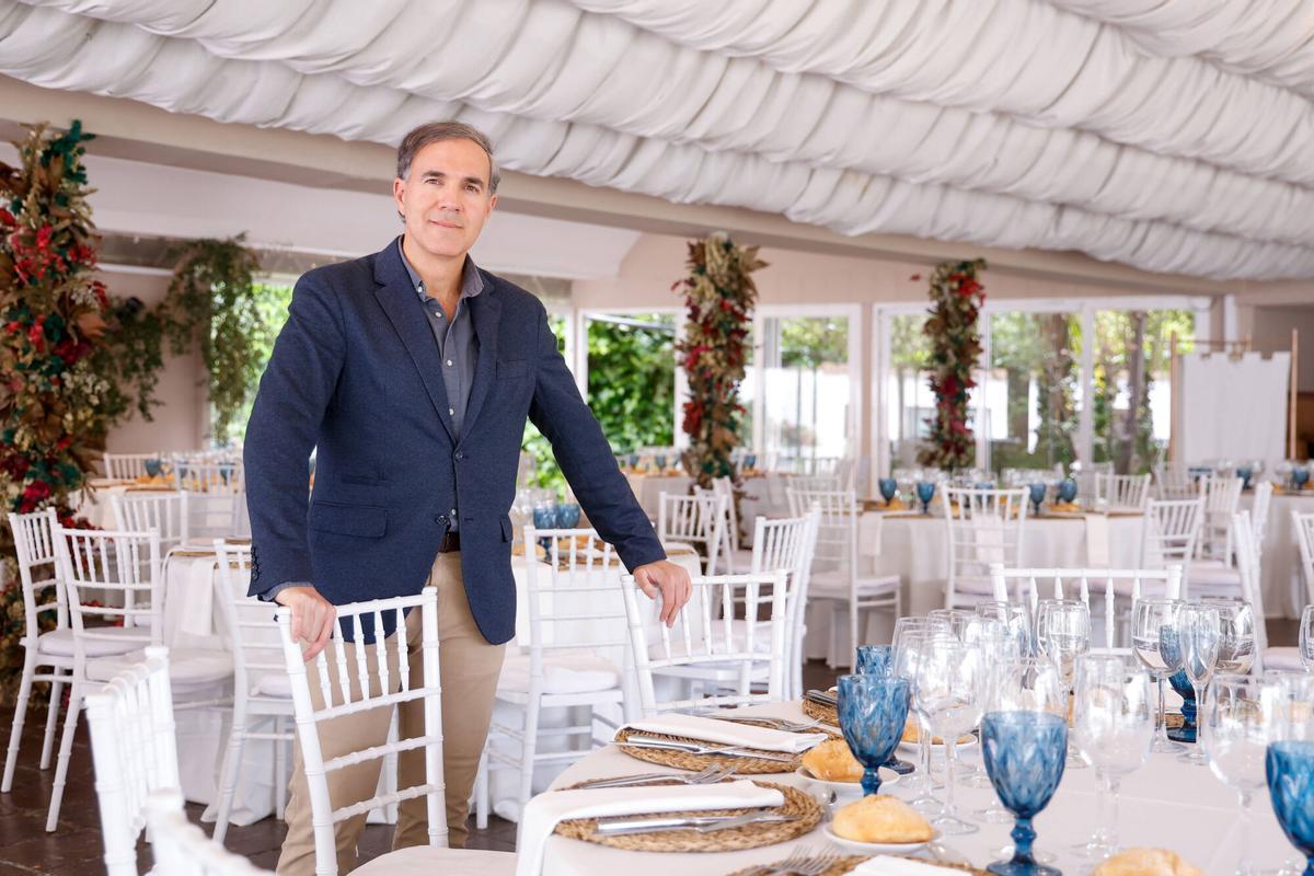 Preparativos comuniones en Córdoba. Paco Castro de Los Jardines de Sansueña, celebración comunión