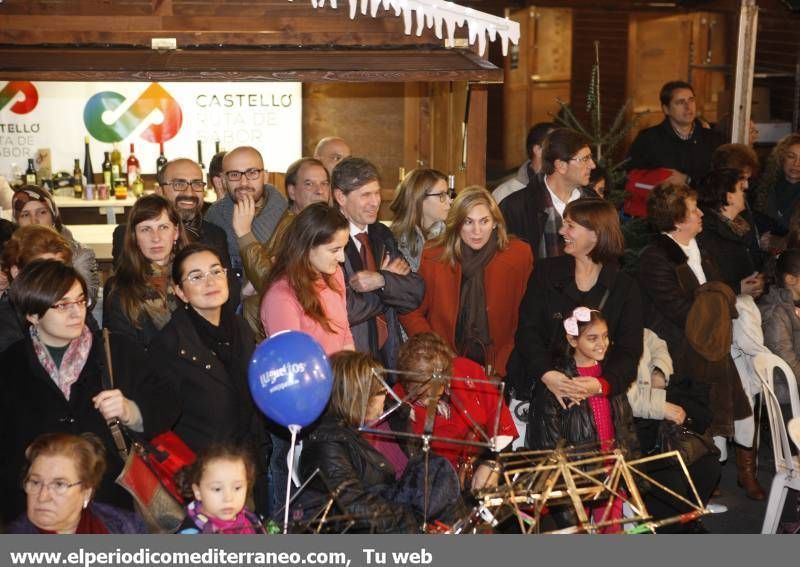 GALERÍA DE FOTOS -- Villancicos en el Mercat de Nadal