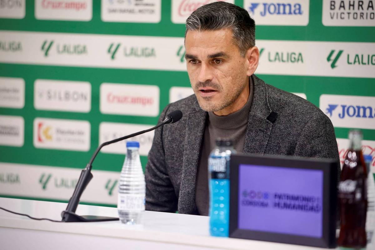 Juanito toma la palabra en la ruedad de prensa de El Arcángel.