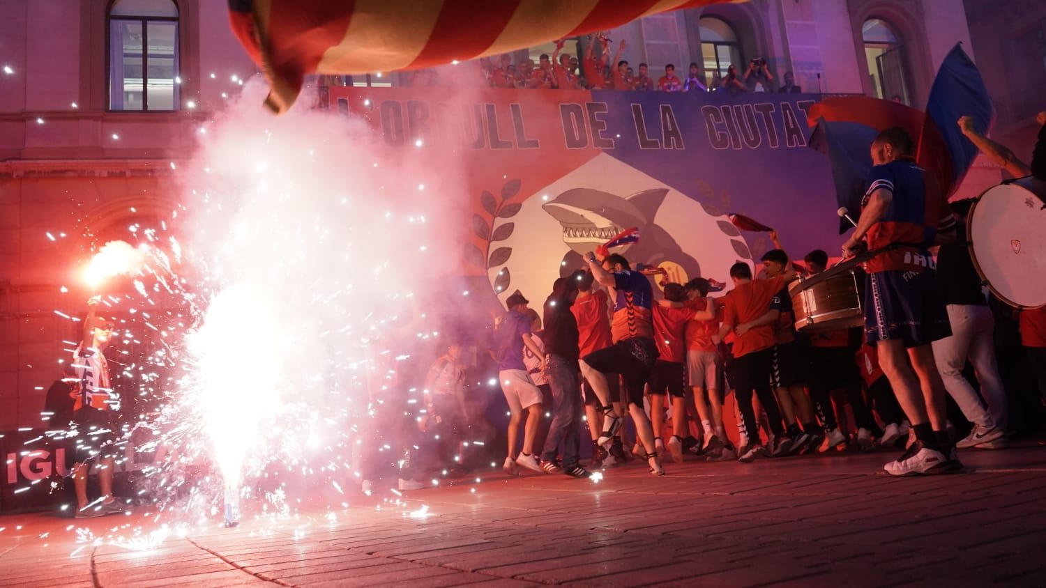 Les millors imatges de la celebració de l'Igualada HC després de guanyar l'Europe Cup