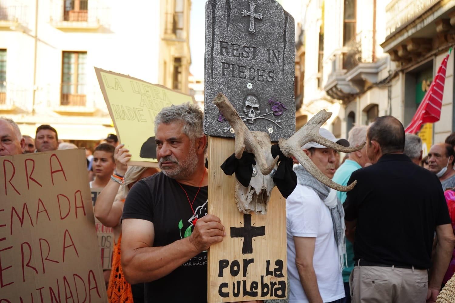 Manifestación por la gestión de los incendios.