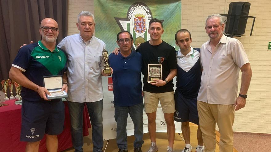 El Racing FC Córdoba premia al Córdoba CF: ilusión en blanquiverde