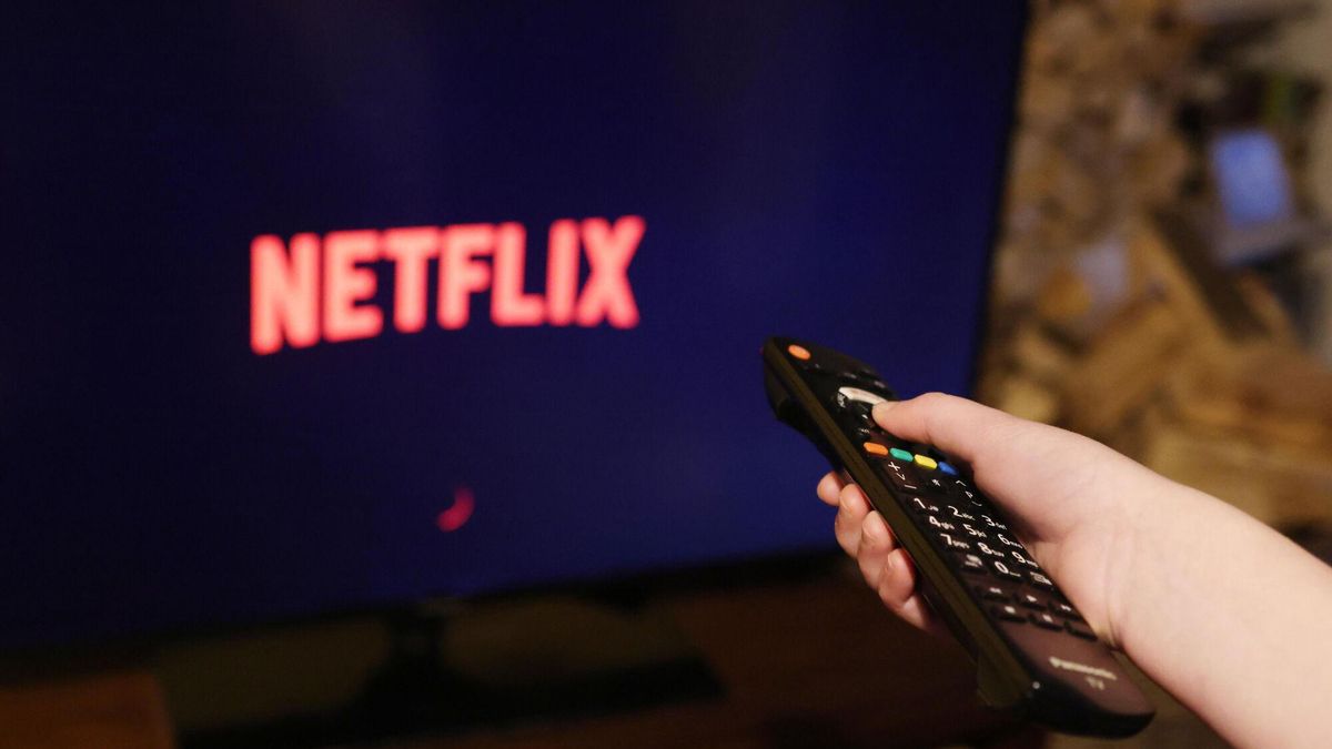 Logo de Netflix en una televisión.