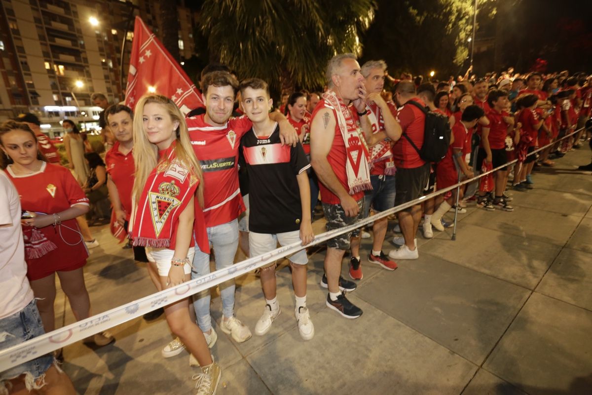 La Circular se llena para celebrar el ascenso del Real Murcia