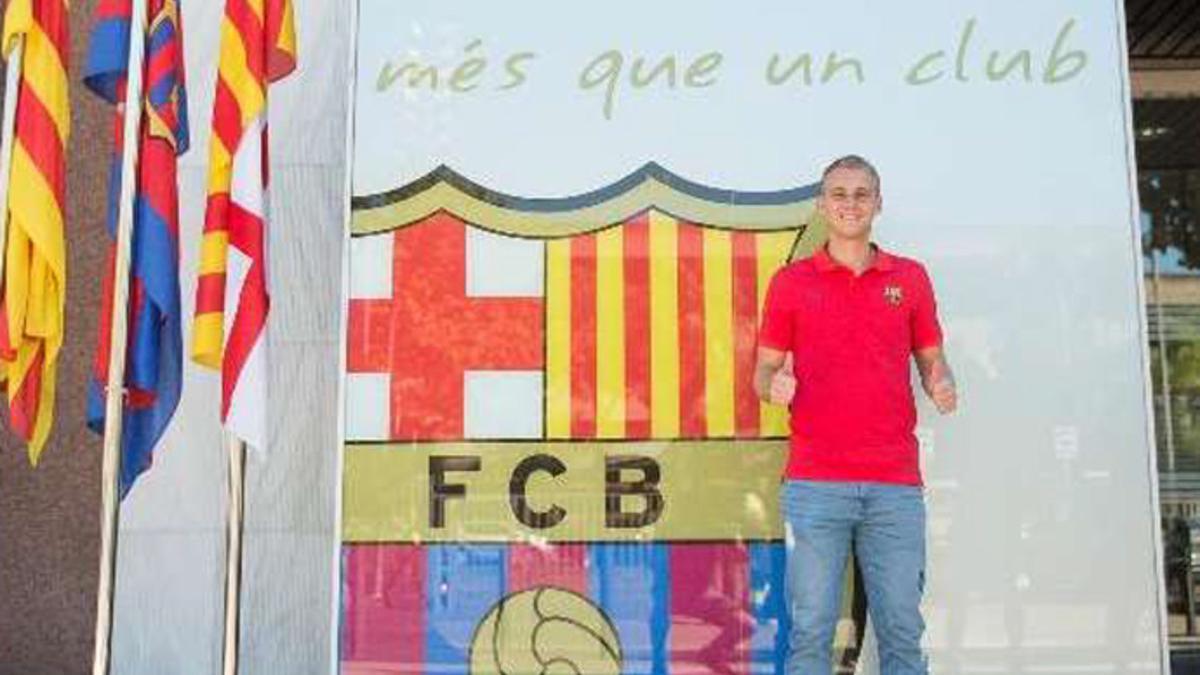Jasper Cillessen, ante las oficinas del Barça
