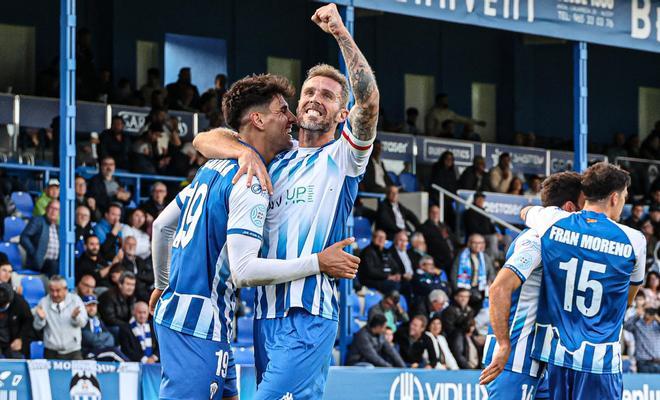 El Alcoyano celebra la remontada contra el At. Lleida