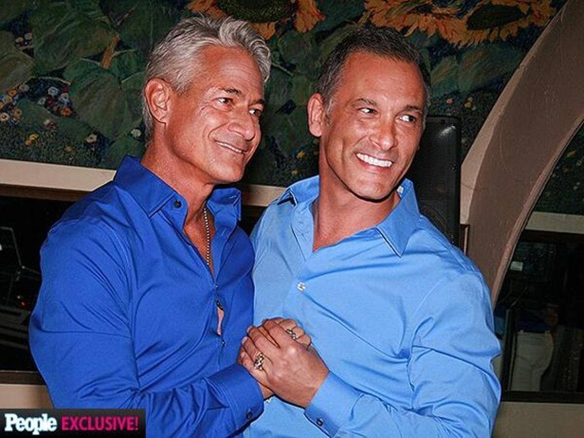 Greg Louganis (esquerra) i Johnny Chaillot. Greg Louganis (esquerra) i Johnny Chaillot.