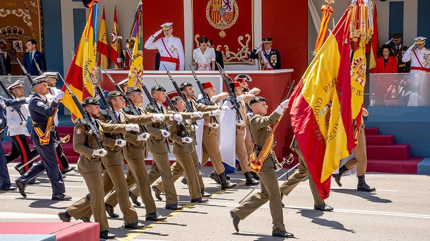 La Brigada Guzmán el Bueno X participa en el desfile del Día de las Fuerzas Armadas