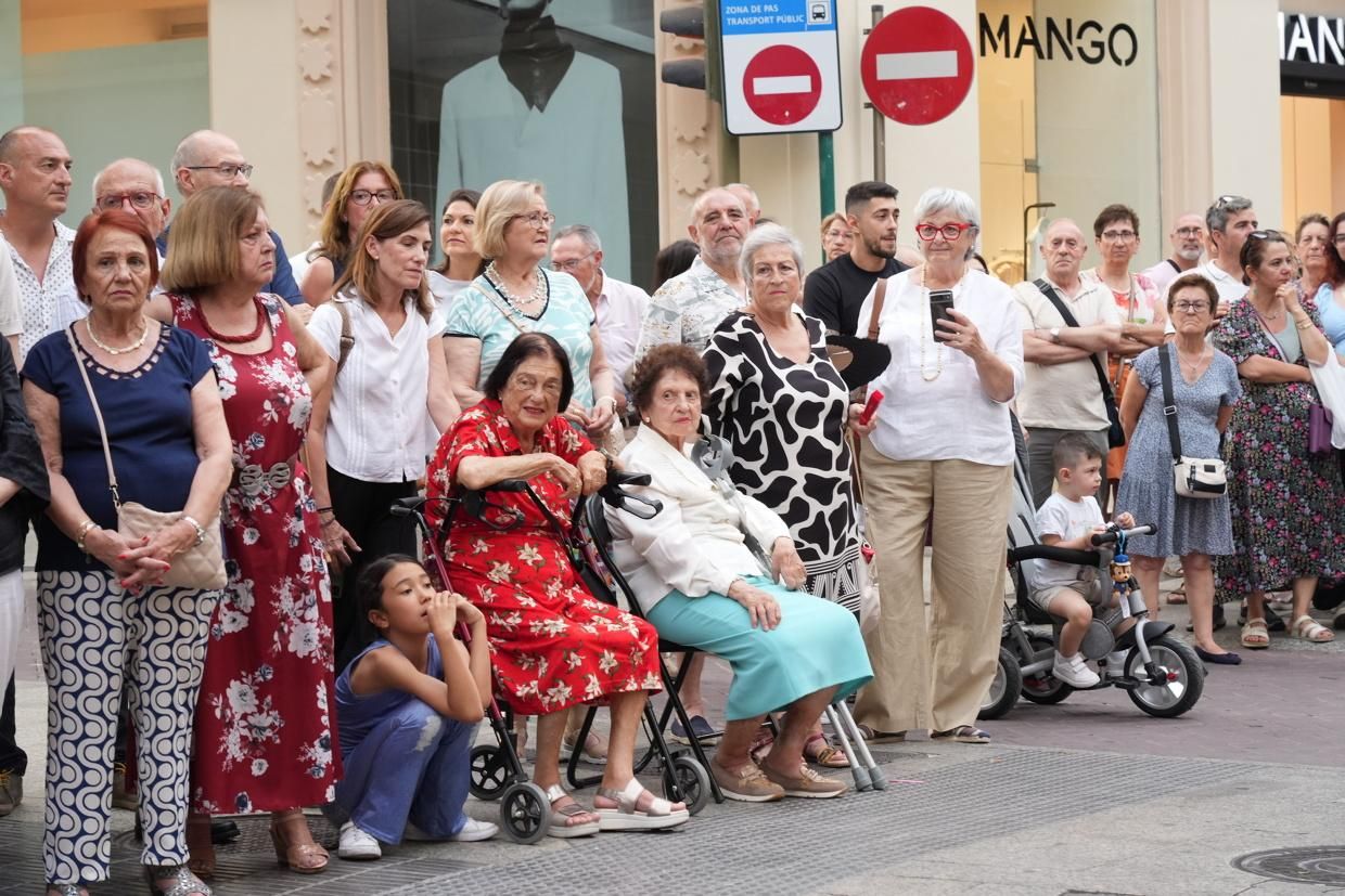 Castelló recibe con honores al Santísimo en la procesión del Corpus Christi