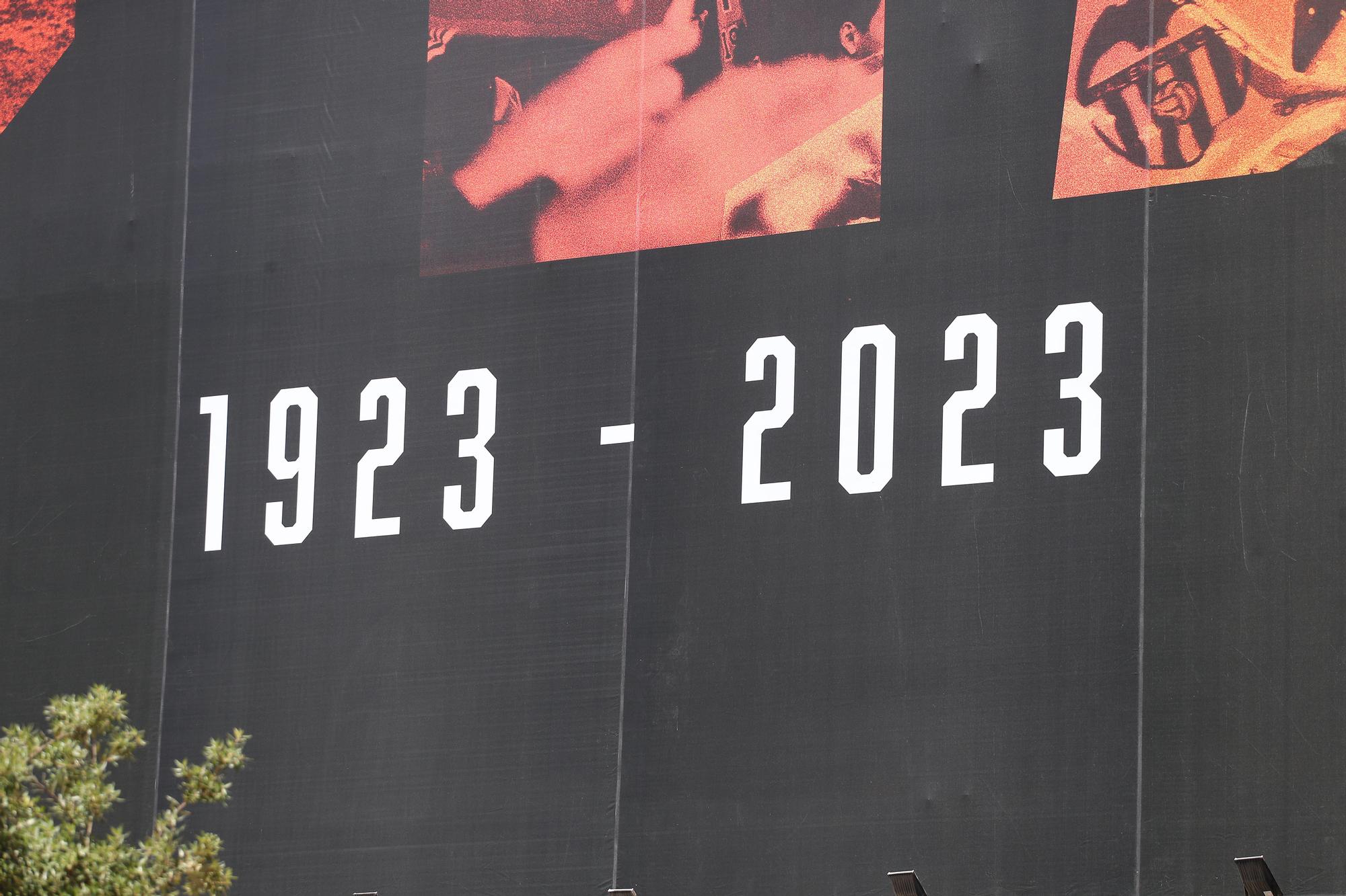 La nueva lona del estadio de Mestalla