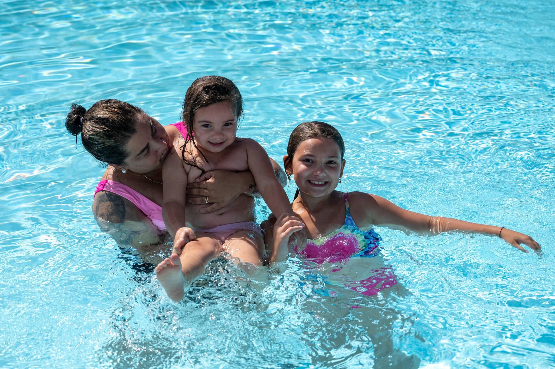 Primer día de baños en las piscinas de Badajoz