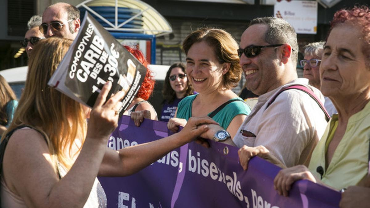 Ada Colau, en la manifestación del Día del Orgullo Gay en Barcelona.
