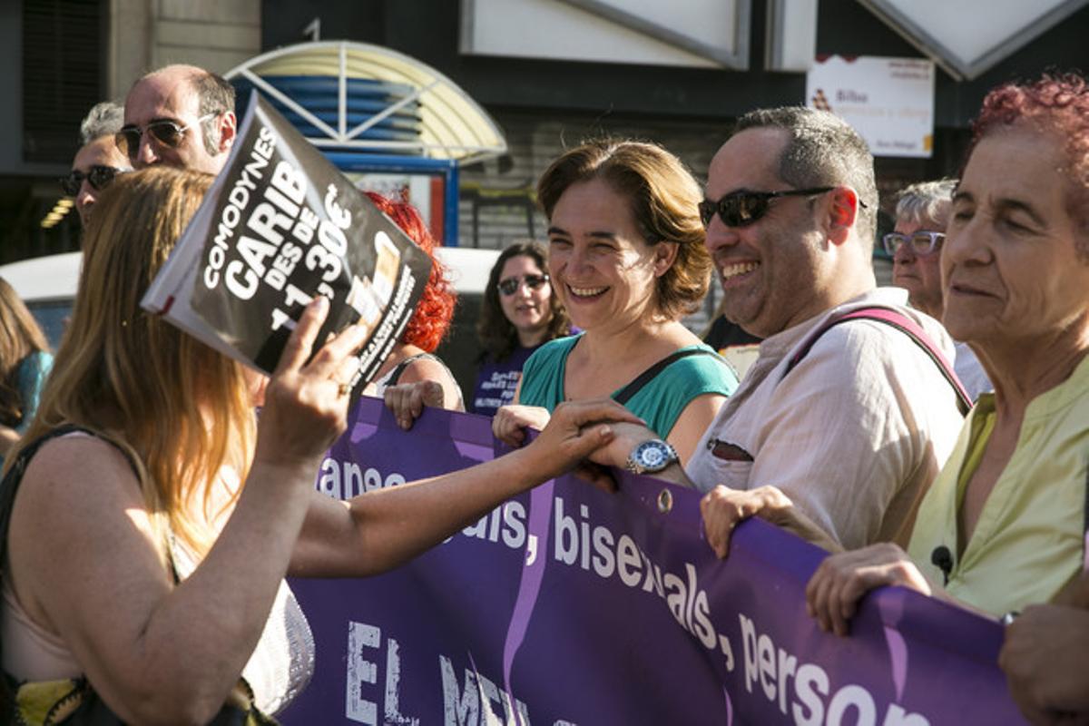 Ada Colau, a la manifestació del Dia de l’Orgull Gai a Barcelona. Ada Colau, a la manifestació del Dia de l’Orgull Gai a Barcelona.