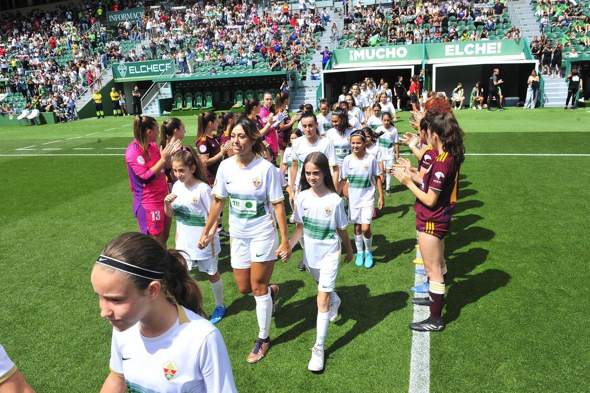 El Elche Femenino celebra su ascenso a Segunda RFEF jugando en el ...