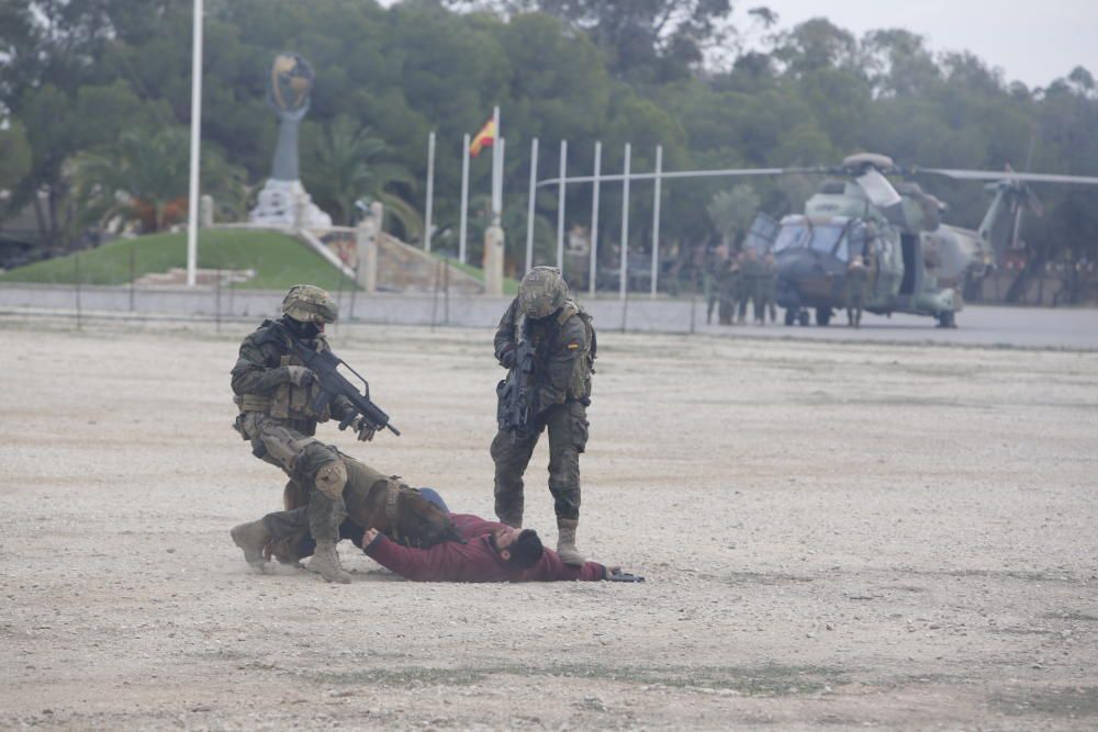 El Rey Felipe VI sigue desde Alicante varias maniobras del Mando de Operaciones Especiales