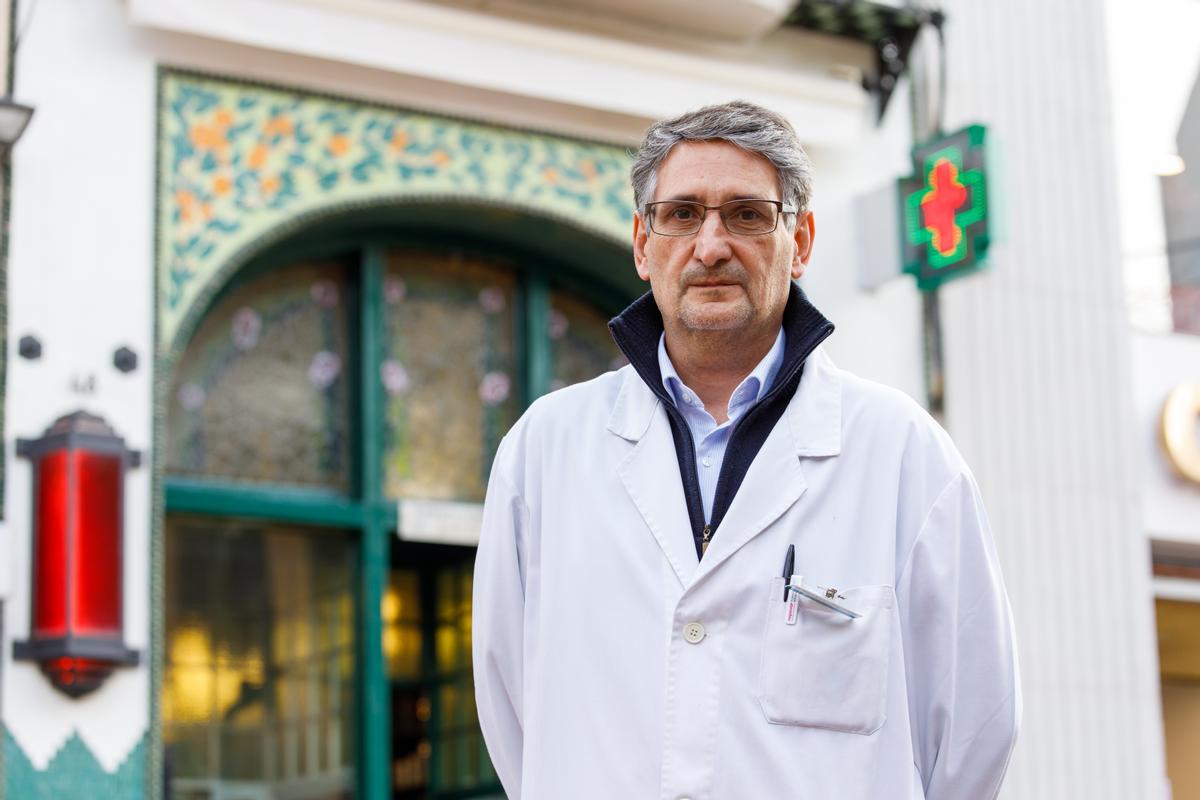 Jordi Del Cacho, autónomo con una farmacia en Terrassa.