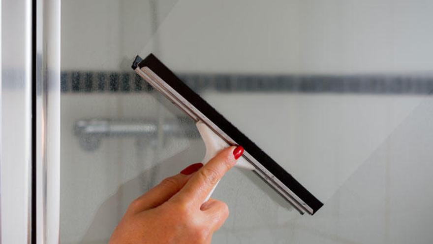 Trucos limpieza para dejar la mampara de la ducha como nueva sin mucho esfuerzo