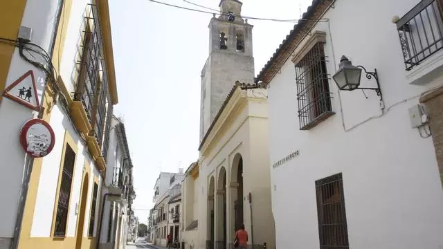 Esta iglesia sobrevivió a un incendio y esconde una joya en su campanario