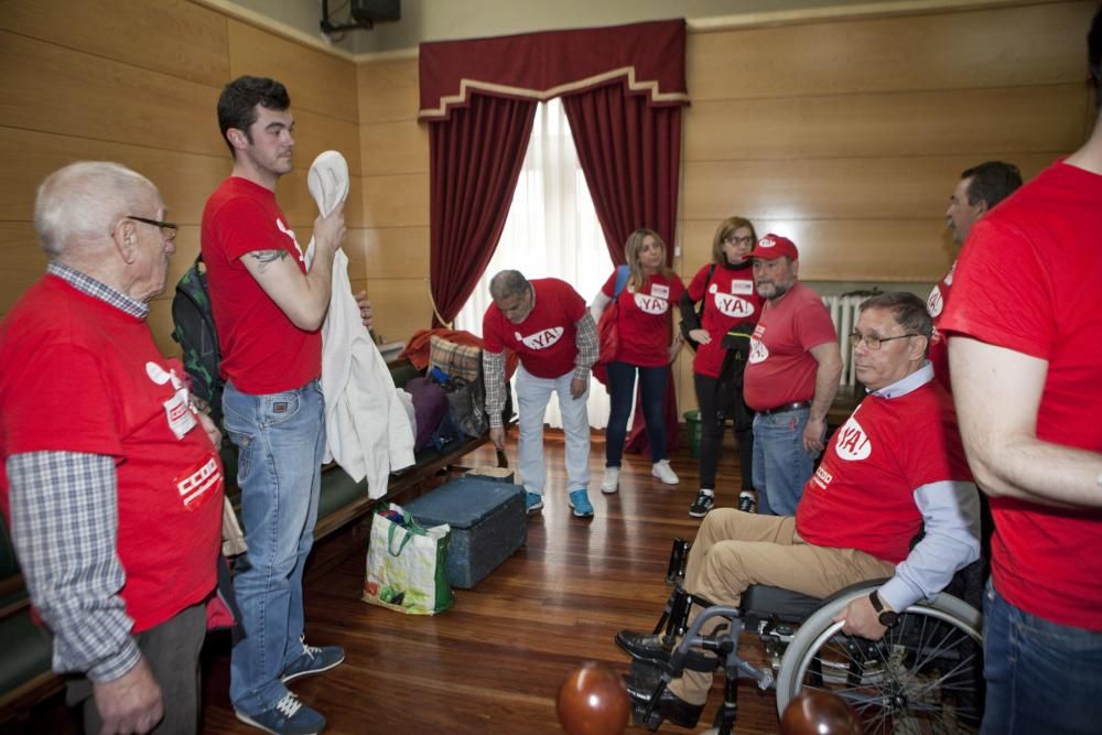 Encierro en el Ayuntamiento de Langreo por el centro de discapacitados