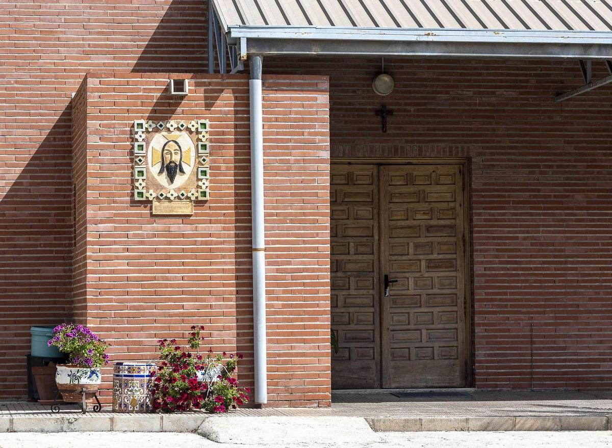 La parroquia de Divina Pastora, clausurada e inaccesible desde hace meses.