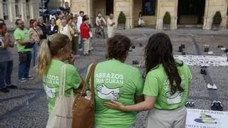 129 pares de zapatos por 129 vidas: el mensaje de “Abrazos Verdes” para prevenir el suicidio en Asturias