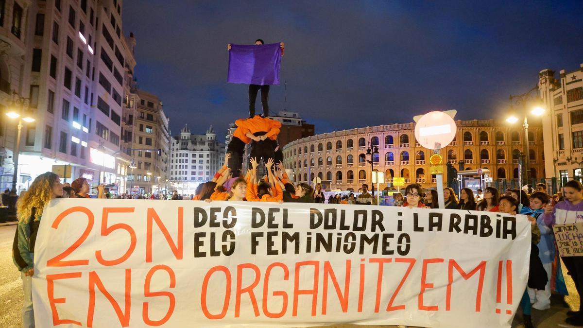 La primera marcha del 25-N, Día Internacional contra la Violencia Machista