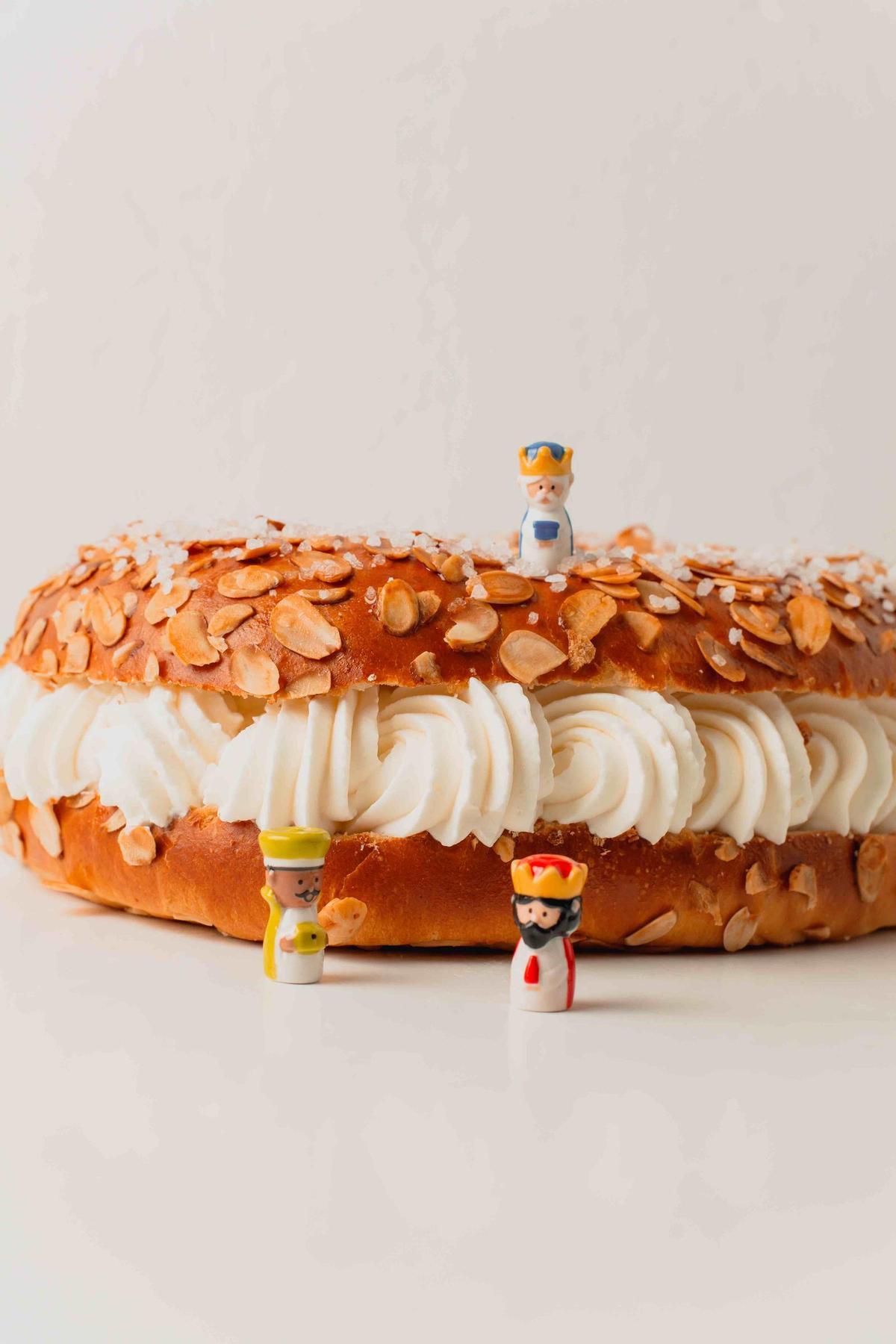 El 'tortell' tradicional de nata de la pastelería Brunells.