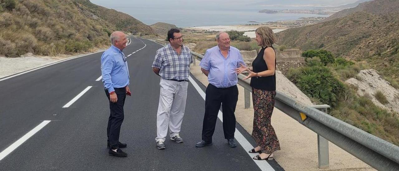 La directora general de Carreteras, María Casajús, supervisó este miércoles los últimos trabajos antes de la apertura.