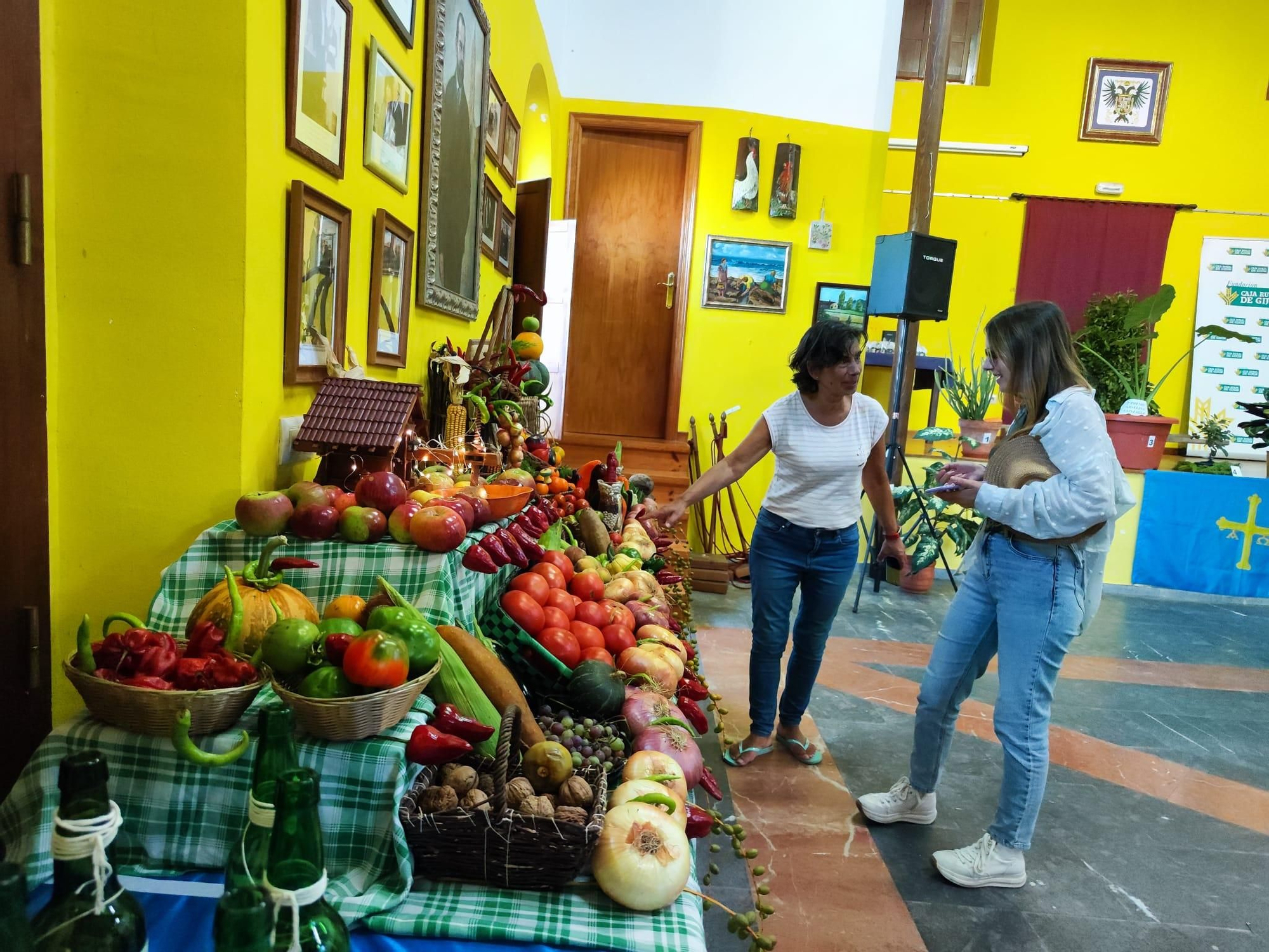 Quintes, entre hortalizas y plantas en una nueva exposición de la huerta