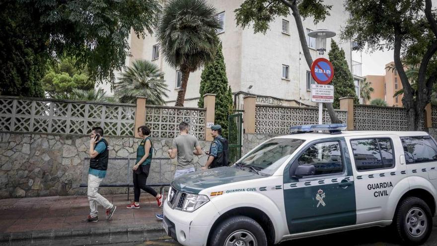 Ein ähnlicher Einsatzwagen der Guardia Civil wurde am Mittwoch (25.10.) in Banyalbufar auf Mallorca in Brand gesteckt