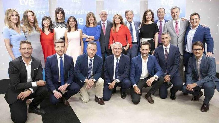 Los rostros de los informativos de TVE, en la presentación de la nueva temporada, ayer en Madrid. // Efe