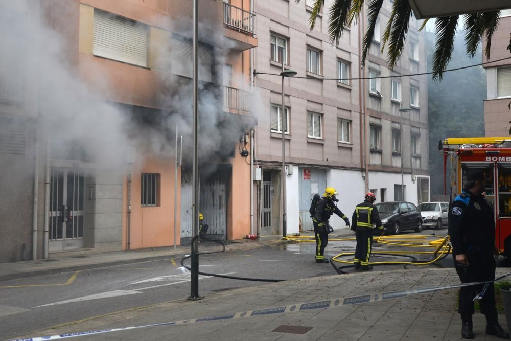 Un incendio obliga a desalojar un edificio