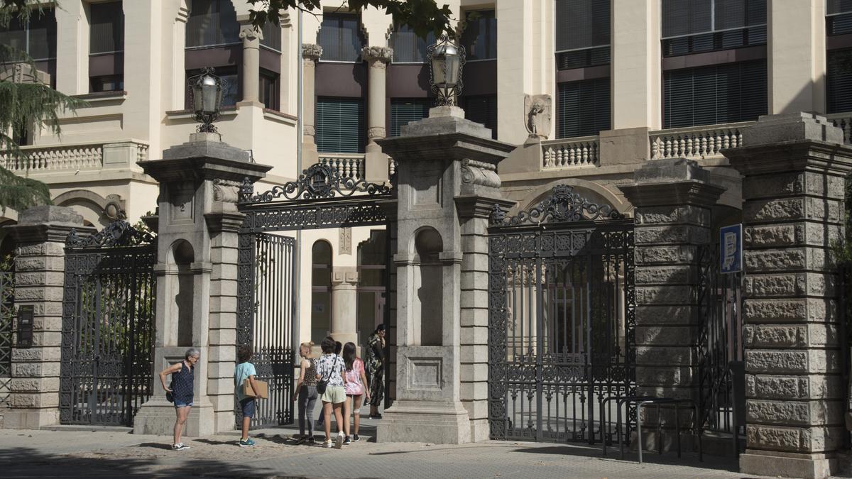 Els fets van tenir lloc a la plaça Espanya, davant de l'institut Lluís de Peguera