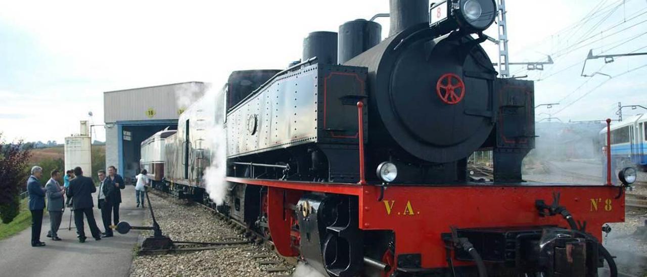 La locomotora VA8, en El Berrón tras ser restaurada.