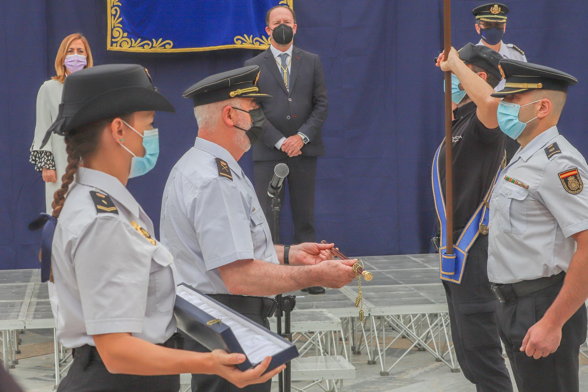 Ceremonia de entrega del bastón de mando  al inspector jefe de la Comisaría de la  Policía Nacional de Orihuela