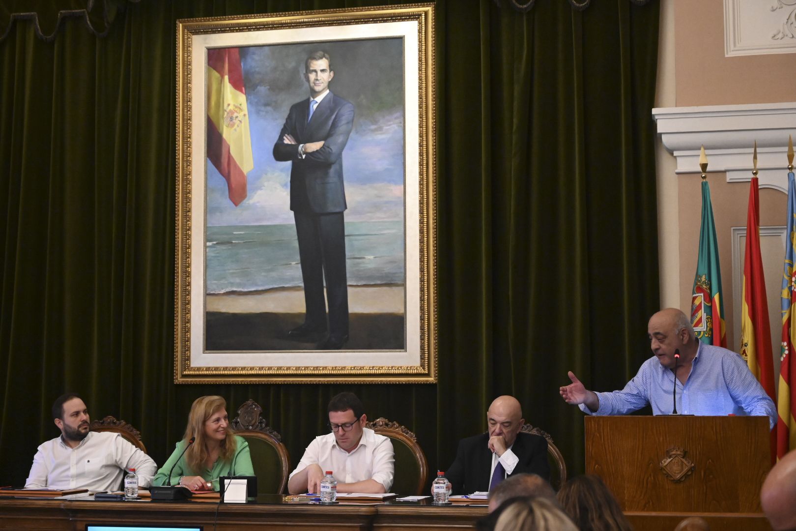 Las emotivas imágenes del último pleno de la legislatura en el Ayuntamiento de Castelló