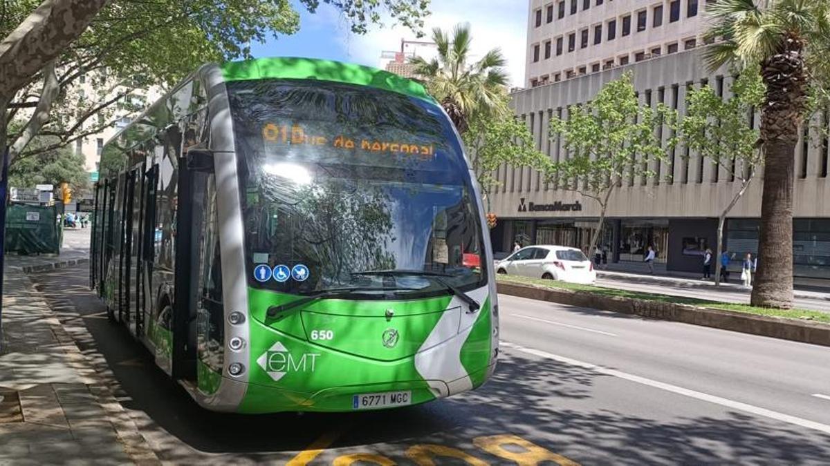 El primer bus eléctrico propiedad de la EMT ya circula por las calles de la ciudad.