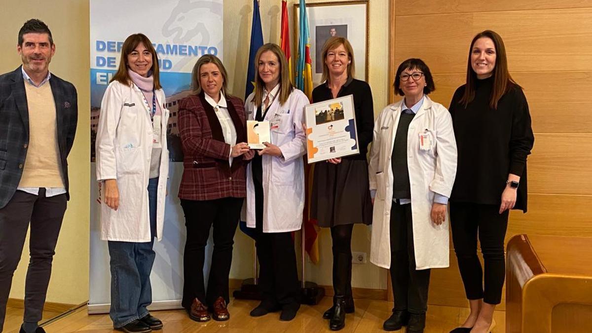 La entrega del premio al Servicio de Farmacia Hospitalaria de Elda.