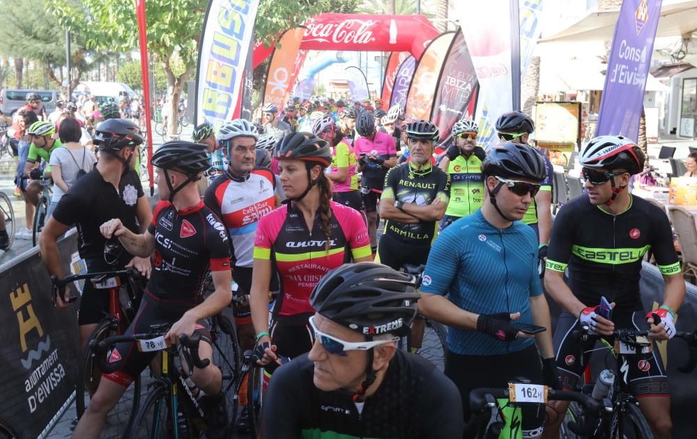 Alrededor de 500 ciclistas toman la salida en la primera etapa de la ronda ibicenca