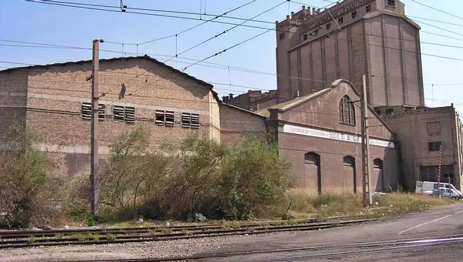 Gimnasia y entrenamiento virtual en las naves vacías de Juan Verdeguer