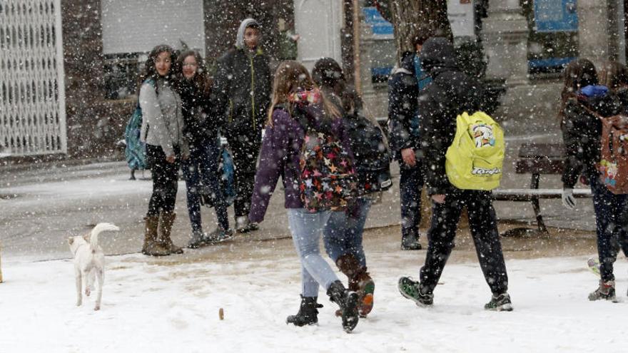 Més de 3.500 alumnes catalans afectats per les nevades