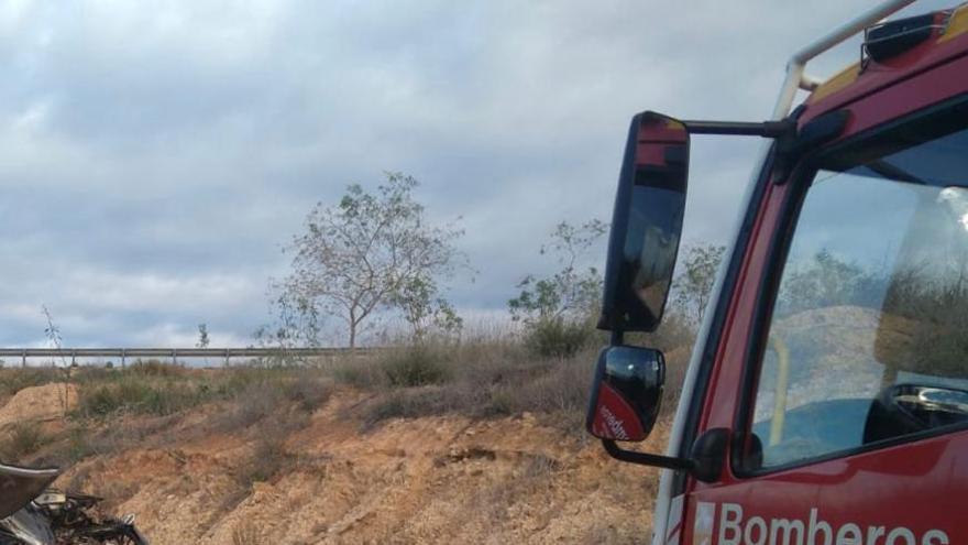 Un fallecido al salirse de la vía un vehículo en la AP-7 en Almoradí