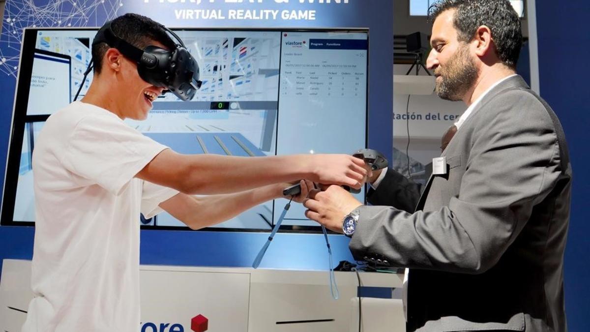 Simulación con realidad virtual de un almacén inteligente en el SIL de Barcelona.