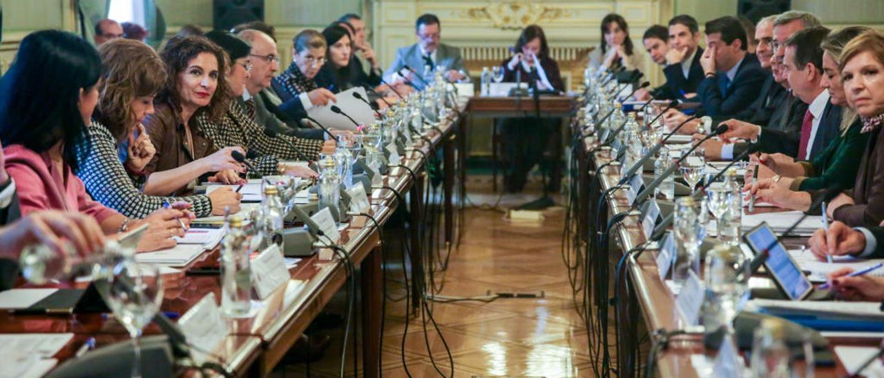 Asistentes a la última reunión de la Comisión Nacional de la Administración Local.